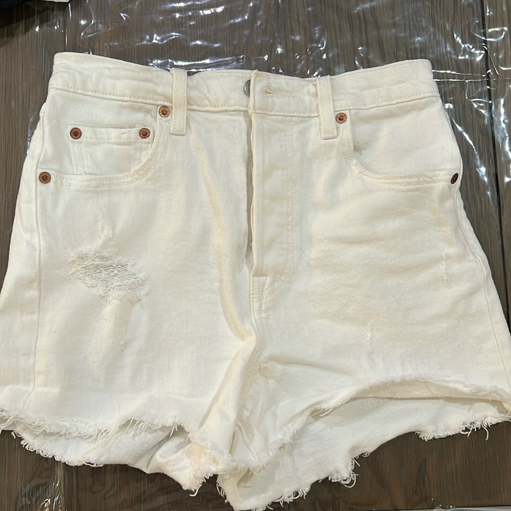 LEVI’s Ribcage Shorts, 26, button front, distressed, white, excellent condition